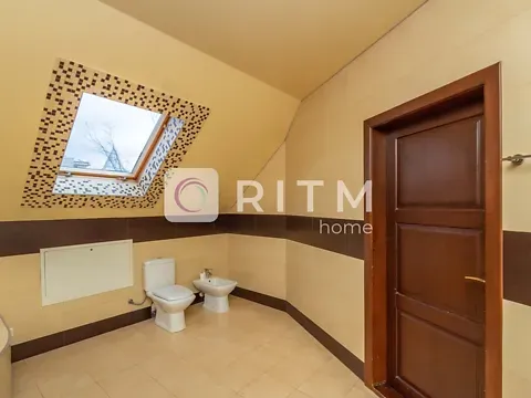 Продаж 2-поверховий   301.7 кв.м  на Тиха вулиця 18 Чернівці - фото 1