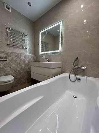 Продаж Квартира 3-кімнатна, 8/10 поверх на Регенераторная, 4 Київ