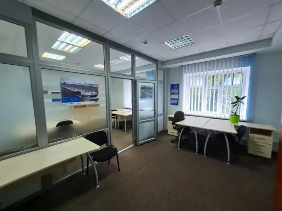 Здається Офісні приміщення площа 48 кв.м 1-й поверх Київ Ігорівська 12Б Київ