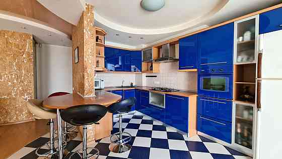 Продаж Квартира 5-кімнатна, 5/10 поверх на Высоцкого ул., 2 Dnipro