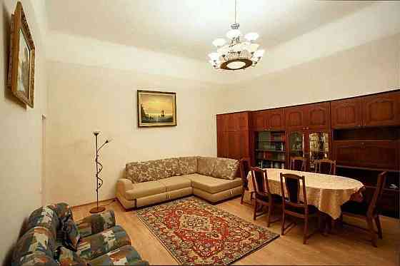 Оренда Квартира 2-кімнатна, 2/6 поверх на ул. Десятинная Київ