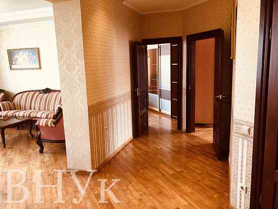 Продаж Квартира 3-кімнатна, 5/6 поверх на вул. Петлюри Львів