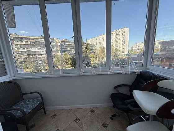 Оренда Будинок 3-кімнатний на Тичини Павла пр-т, 18Б Київ