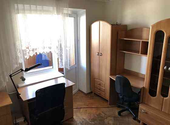 Оренда Квартира 3-кімнатна на Анны Ахматовой ул., 10 Київ