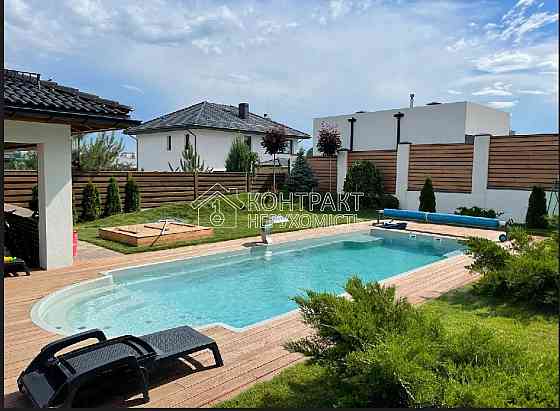 Продаж Квартира 6-кімнатна, 2/2 поверх на вул. вул.Зелена 