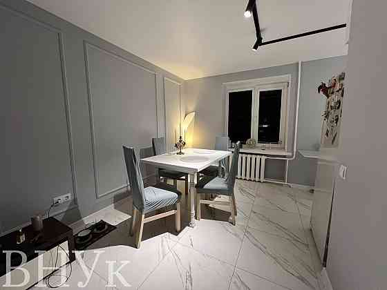 Продаж Квартира 3-кімнатна, 3/5 поверх на Відродження Луцк