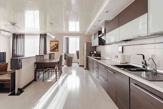 Продам 3-комнатную квартиру с ремонтом в кирпичном доме на ул. Заболотного Одесса