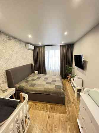 Продаж Квартира 3-кімнатна, 9/27 поверх на Вишняківська, 4 Kiev