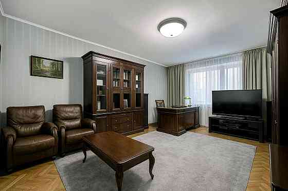 Продаж Квартира 4-кімнатна, 5/9 поверх на Гоголівська вул., д. 36-40 Київ