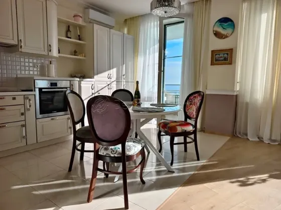 Аренда 3к Квартира 120 кв.м Литературная, 1А Одесса