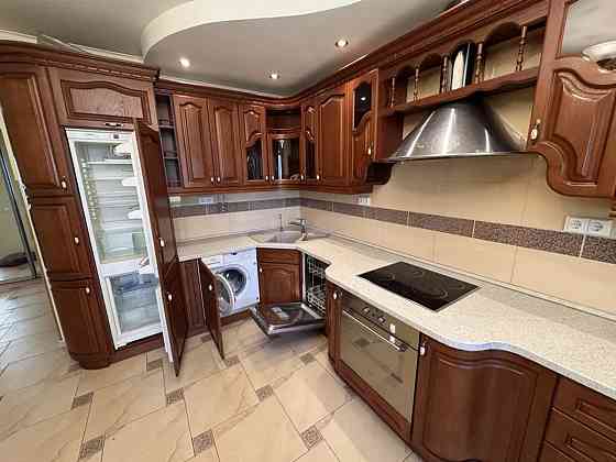 Оренда Квартира 2-кімнатна, 5/16 поверх на Ахматової, 35 Киев