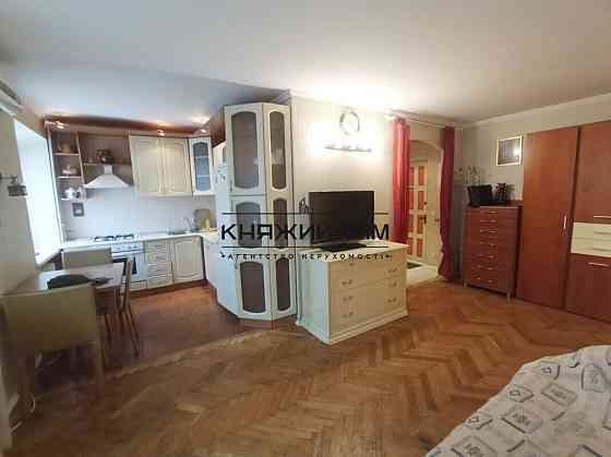 Продам 2-х. кому. в центрі на Антоновича. метро Палац України. Код: 21140883 Київ