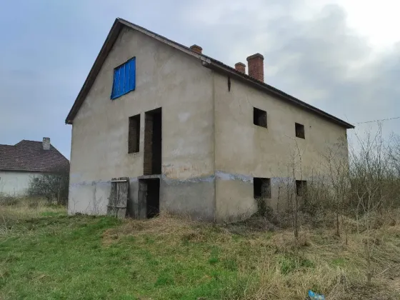 Продажа 2-этажный Дом с участком 15 сот 240 кв.м 4 комн. на Яноша Араня Тисаашвань