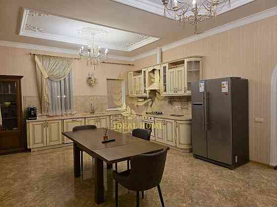 Продаж Будинок 6-кімнатний 