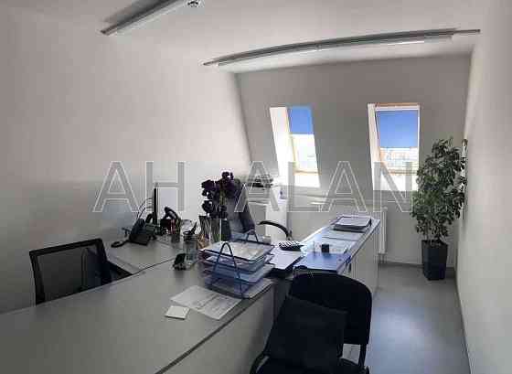 Оренда Будинок 9-кімнатний на Дмитрівська вул., 56Б Киев