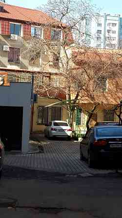 Продаж Квартира 3-кімнатна, 1/2 поверх на Ясная ул. Odessa