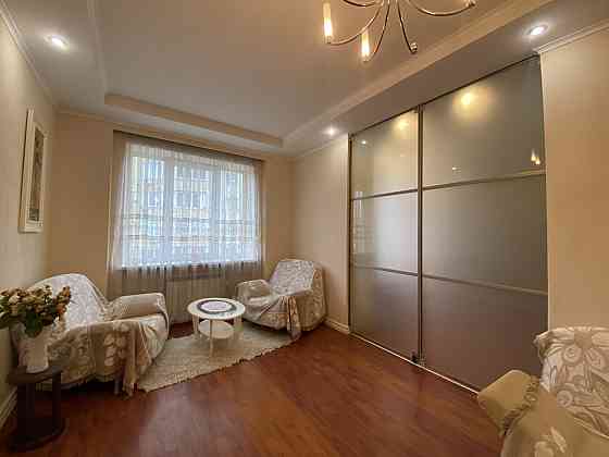 Оренда Квартира 3-кімнатна, 7/24 поверх на улица Никольско-Слободская, д.6 Киев