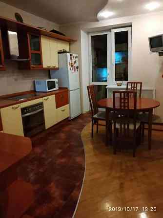 Оренда Квартира 2-кімнатна, 10/17 поверх на ул. Княжий Затон Київ