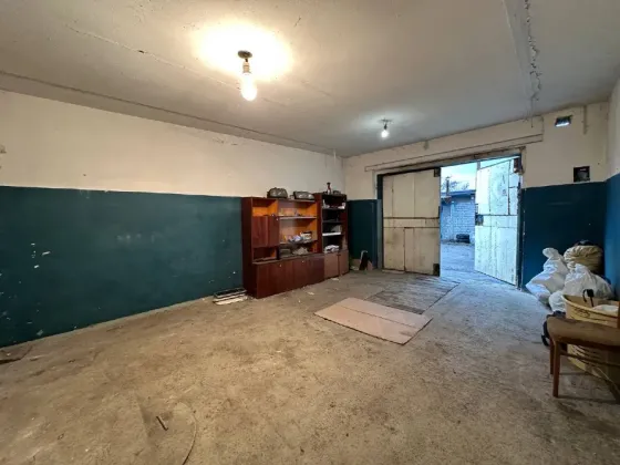 Продається Гараж Під вантажівку / автобус площа 24 кв.м 1-й поверх Каденюка Дніпро