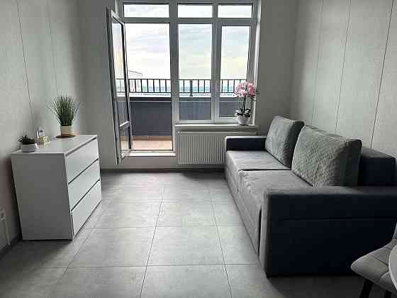 Оренда Квартира 1-кімнатна, 26/26 поверх на Миколи Бажана, 17А Киев