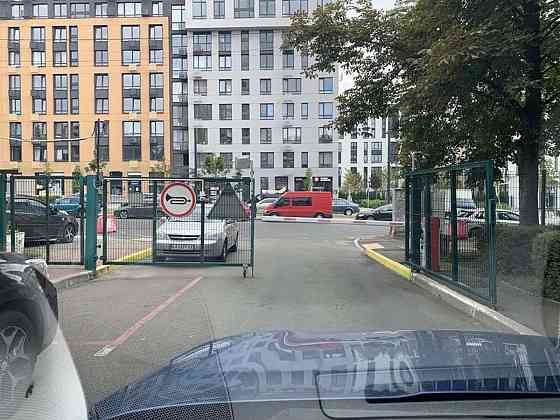 Оренда Квартира 2-кімнатна, 3/9 поверх на Салютна, 1-б Київ