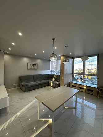 Продаж Квартира 3-кімнатна, 24/25 поверх на Нижньоключова вул., д. 14 Kiev