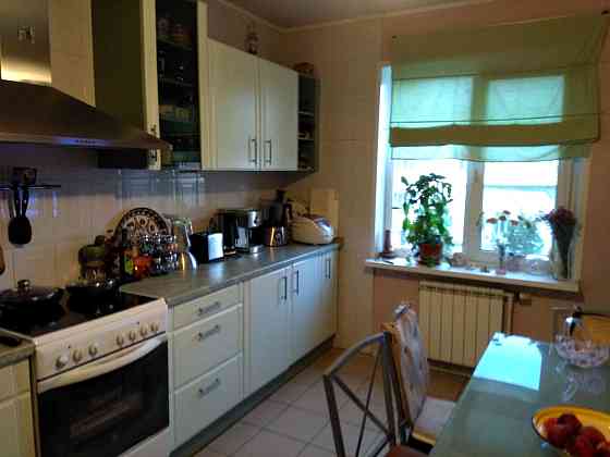 Продаж Квартира 3-кімнатна, 4/16 поверх на Гмирі Бориса вул., д. 1-Б/6 Киев