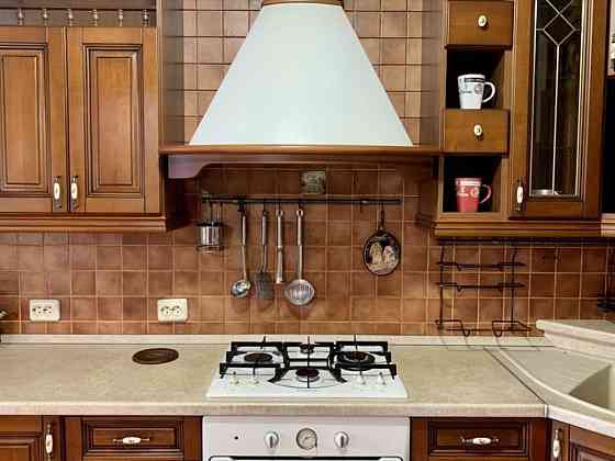 Оренда Квартира 3-кімнатна, 9/11 поверх на Ахматовой Анны ул. Киев