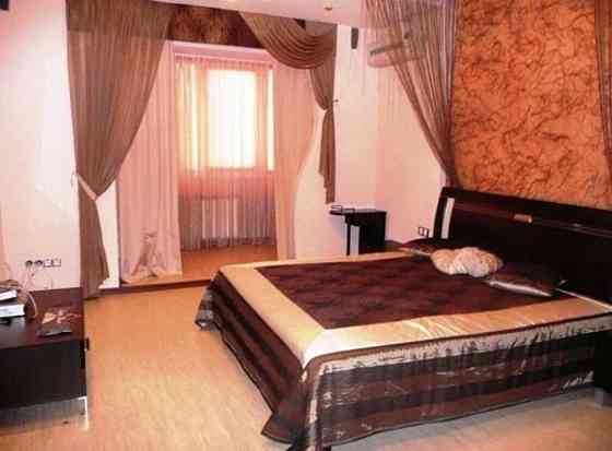 Оренда Квартира 3-кімнатна, 14/14 поверх на ул. Анны Ахматовой, 13д Київ