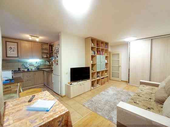 Продаж Квартира 2-кімнатна, 1/5 поверх на Стражеска Академіка вул., д. 9 Київ