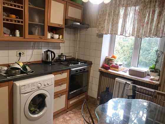 Оренда Квартира 2-кімнатна на ул. Братьев Зеровых, 2а Київ