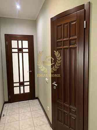 Продаж Квартира 4-кімнатна Киев