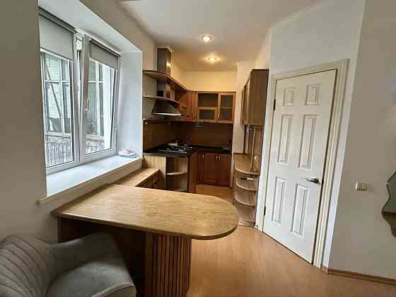 Оренда Квартира 1-кімнатна, 2/4 поверх на Винниченка, 14м Kiev