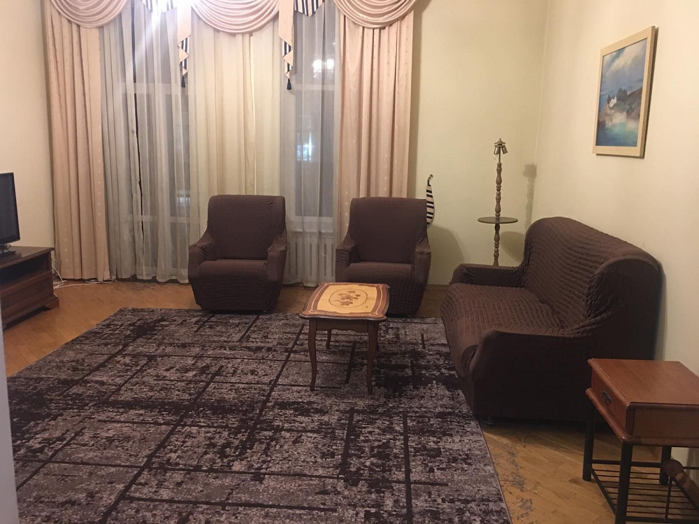 Продаж Квартира 3-кімнатна, 4/5 поверх на Хмельницького Богдана вул., д. 10 Київ - фото 2