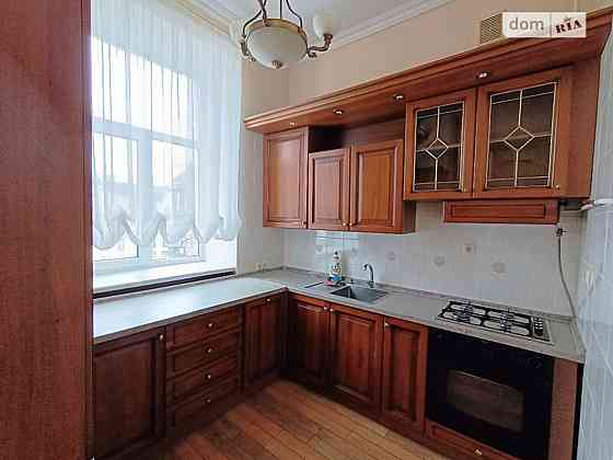 Оренда Квартира 3-кімнатна, 5/6 поверх на ул. Сечевых Стрельцов Киев