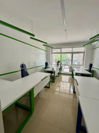 Сдаётся Офисные помещения площадь 352 кв.м 1-й этаж Киев Оболонська Набережна Киев