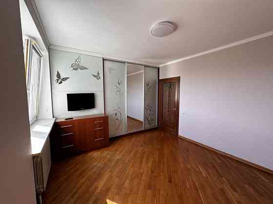 Продаж Квартира 3-кімнатна, 15/17 поверх на Мокра вул., д. 3 Kiev