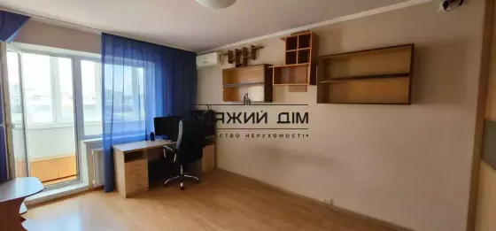 Продаж 3 кімнатна квартира КОД 21145930 Київ
