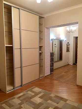 Продаж Квартира 3-кімнатна, 2/8 поверх на Довженко ул., 2 Одеса