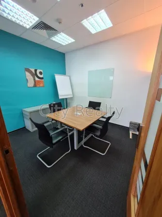 Здається Офісні приміщення площа 25 кв.м 17-й поверх Київ Спортивна площа 1А Київ