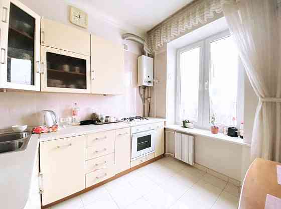 Продаж Квартира 3-кімнатна, 6/8 поверх на Генерала Алмазова вул., д. 3 Киев