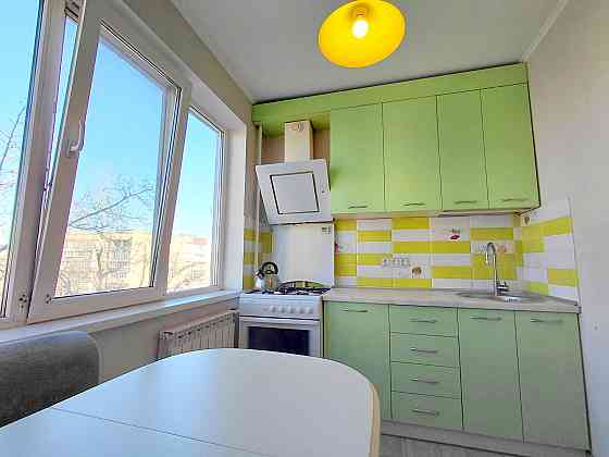 Продаж Квартира 3-кімнатна, 8/10 поверх на Володимира Івасюка вул., д. 30 Kiev