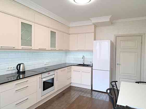 Оренда Квартира 2-кімнатна, 10/25 поверх на улица Драгоманова, д.4 Kiev