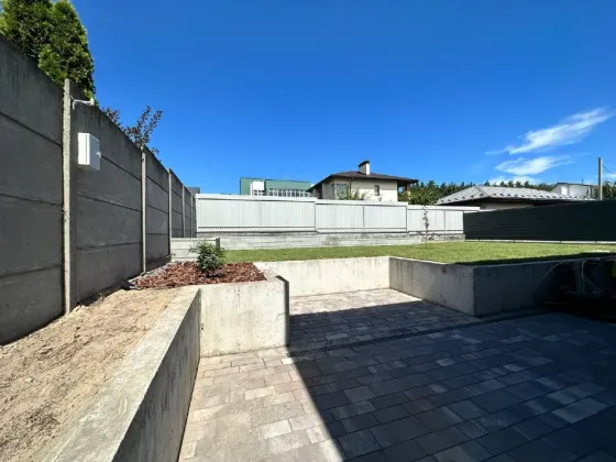 Продажа 2-этажный Дом с участком 5 сот 155 кв.м 6 комн. на Павла Глазова Стоянка