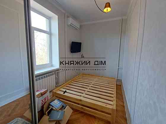 Продаж Квартира 4-кімнатна, 2/2 поверх на Академика Заболотного ул. Київ