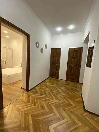 Продаж Квартира 3-кімнатна, 1/5 поверх на Гетьмана Павла Скоропадського вул., д. 17б Киев