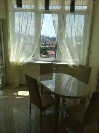 Оренда Квартира 1-кімнатна, 21/31 поверх на ул. Жилянская Kiev