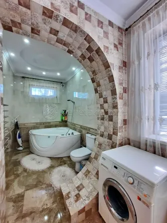 For rent 3-storey House  275 sq.m 5 rooms at Совиньон 2 Odessa