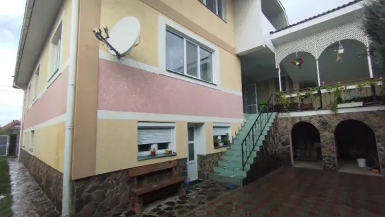 For sale 2-storey House with land 8 ares 247 sq.m 7+ rooms at Ужанська Uzhhorod