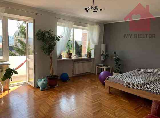 Продаж Квартира 4-кімнатна, 3/3 поверх на Стрільнична Ужгород